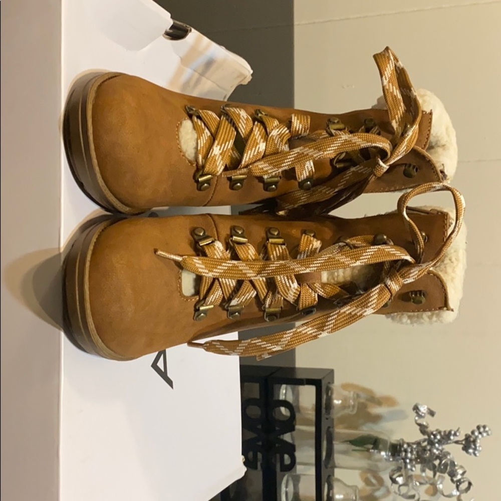 Heeled boots